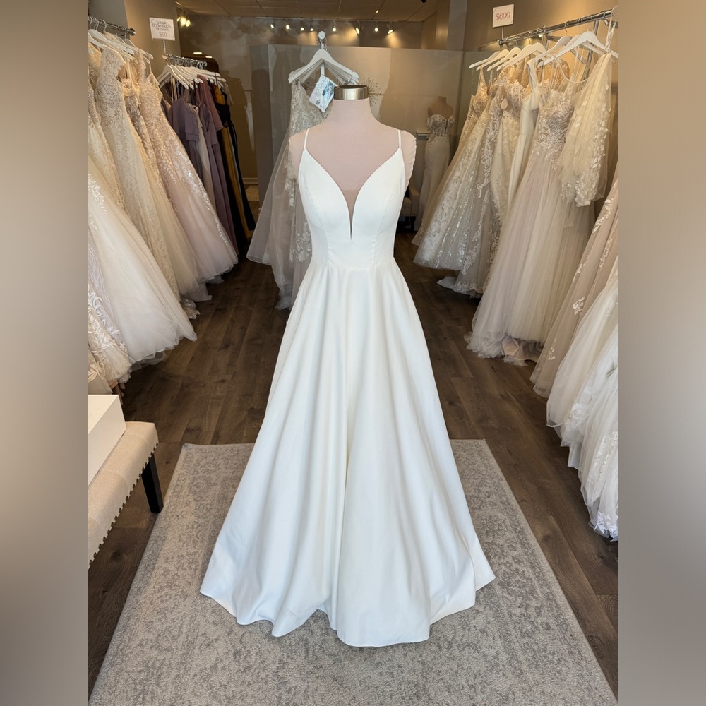 Essence of Australia Bridal Gown D3080